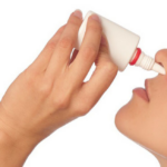 Dùng thuốc nhỏ mũi trị nghẹt mũi an toàn