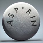 Thực hư việc dùng thuốc aspirin điều trị mụn làm trắng da