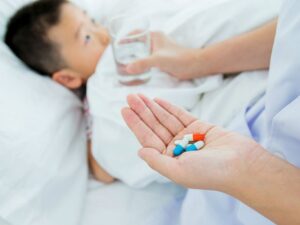 Thận trọng khi dùng kháng sinh liều cao cho trẻ em