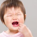 Có nên dùng thuốc bôi giảm đau lợi khi mọc răng?