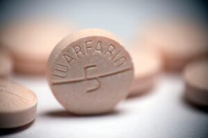 Người dùng Warfarin: Hãy cẩn thận với thuốc kháng sinh