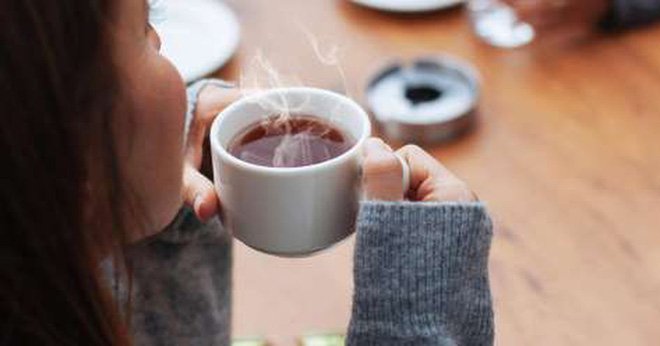 Uống trà có hại dạ dày không?