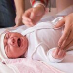 Đau bụng ở trẻ sơ sinh: Làm sao để biết?