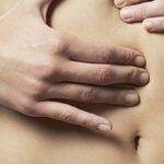 Bị đau bụng trên rốn sau khi ăn có phải do dạ dày?