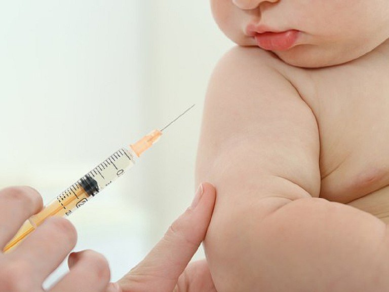 Tiêm 2 mũi vắc-xin viêm não mô cầu BC cách nhau 15 tháng có sao không?