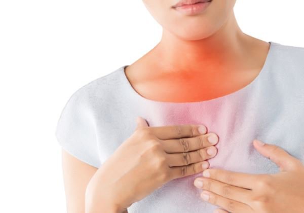 Triệu chứng đau tức ngực lan xuống eo kèm buồn nôn cảnh báo bệnh gì?