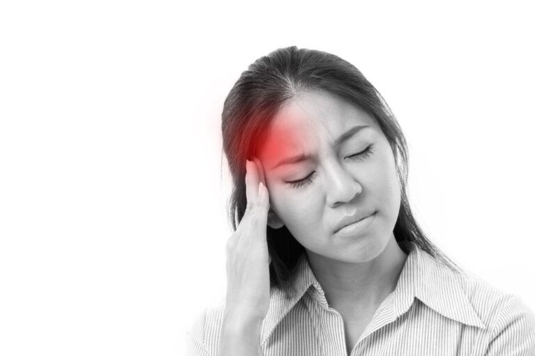 Hay bị đau đầu chóng mặt, đi nắng về hay nghe âm thanh to cũng bị đau nên điều trị thế nào?