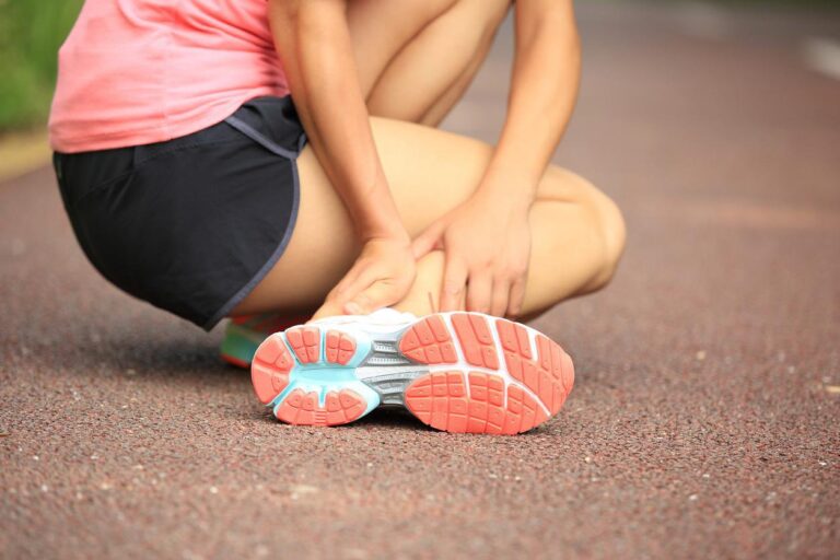 Cảnh giác chấn thương cổ chân khi chơi thể thao